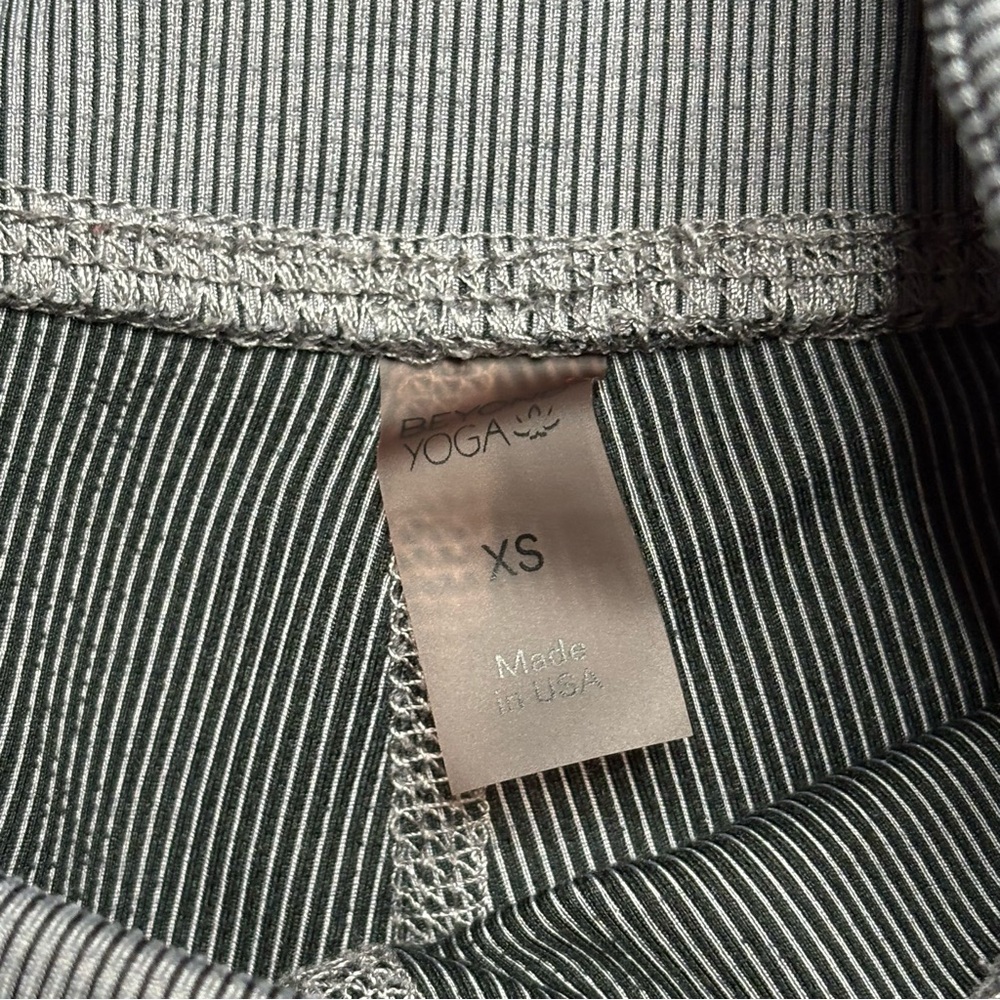 Beyond Yoga Ribbed Shorts - Picture 4 of 7